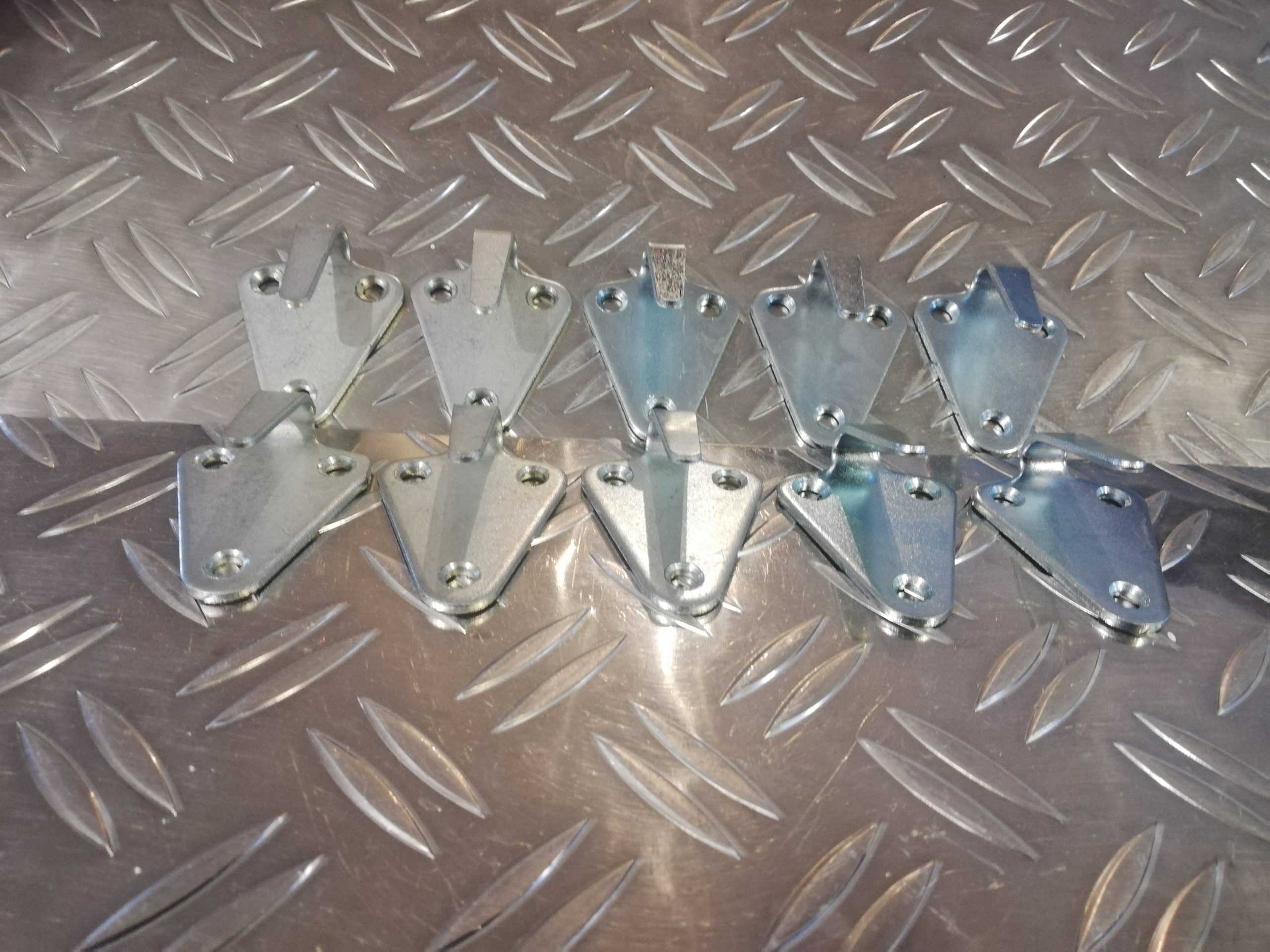 10 x Dreilochhaken, Dreiloch Planen haken, 40 × 45 mm, Stahl, verzinkt NEU OVP – Bild 7